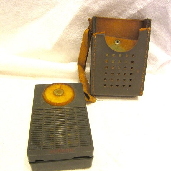 VTG 60'S HUDSON TRANSISTER SUPERHETERODYNE RECEIVER - Picture 1 of 6